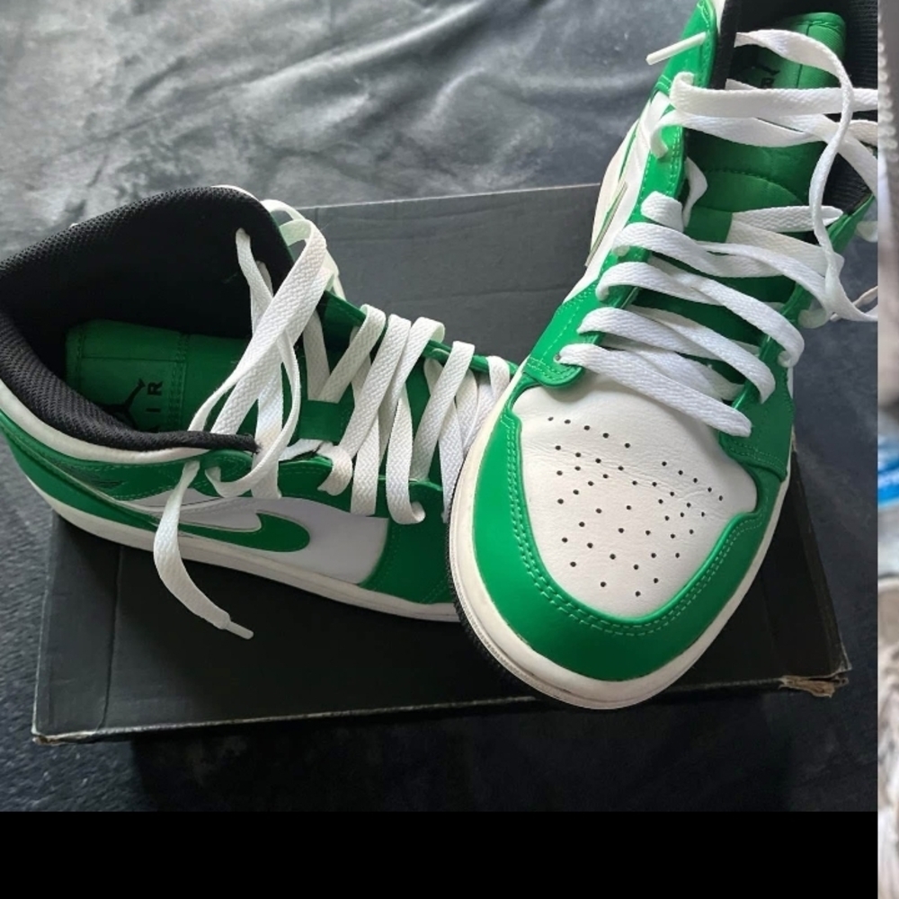 Nike Women's Green and White Sneakers